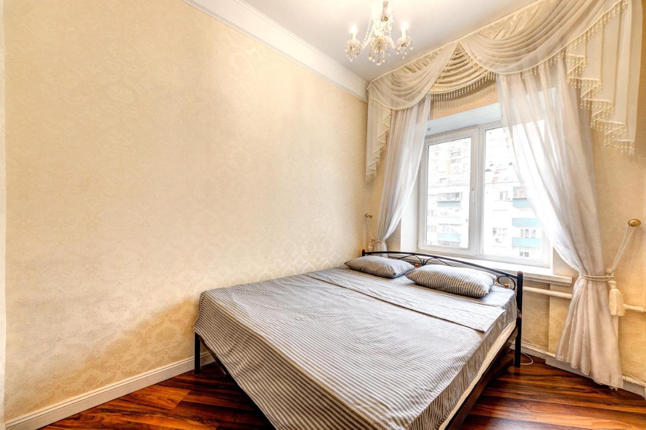 Apartments With 3 Rooms Near Palace Ukraine Kiev Exterior foto