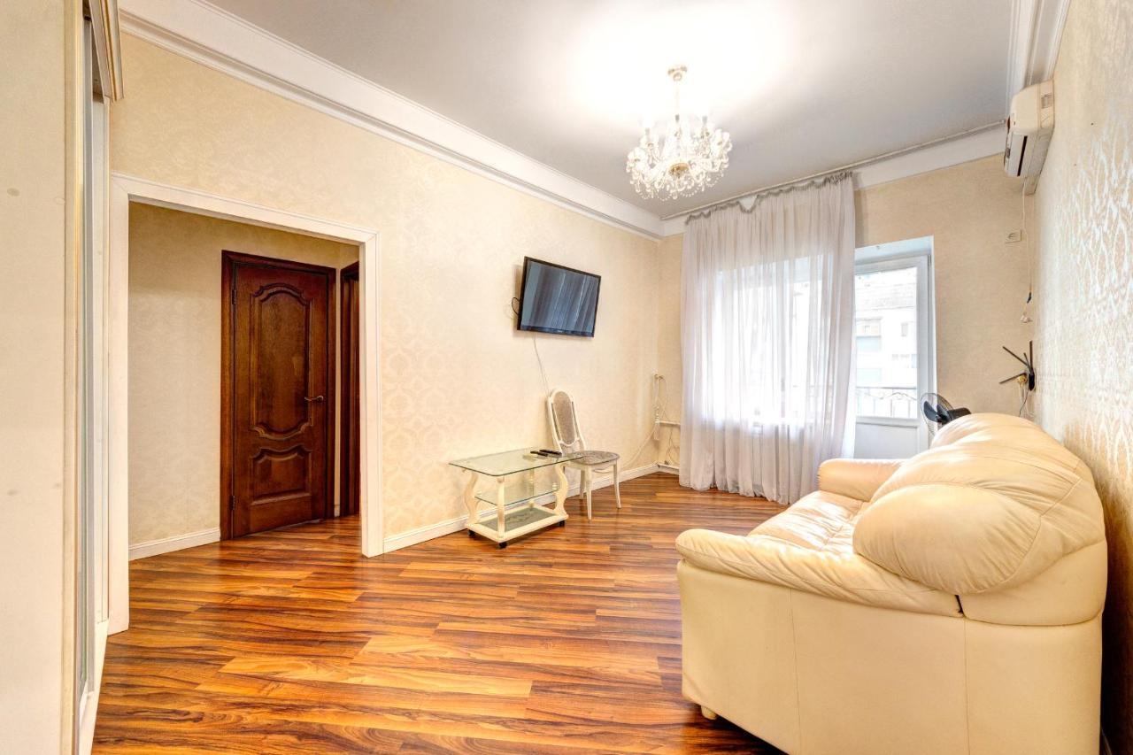 Apartments With 3 Rooms Near Palace Ukraine Kiev Exterior foto