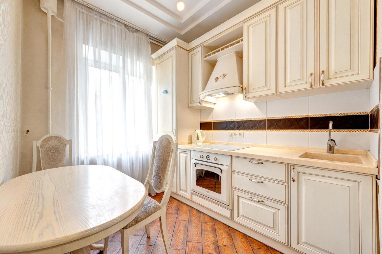 Apartments With 3 Rooms Near Palace Ukraine Kiev Exterior foto
